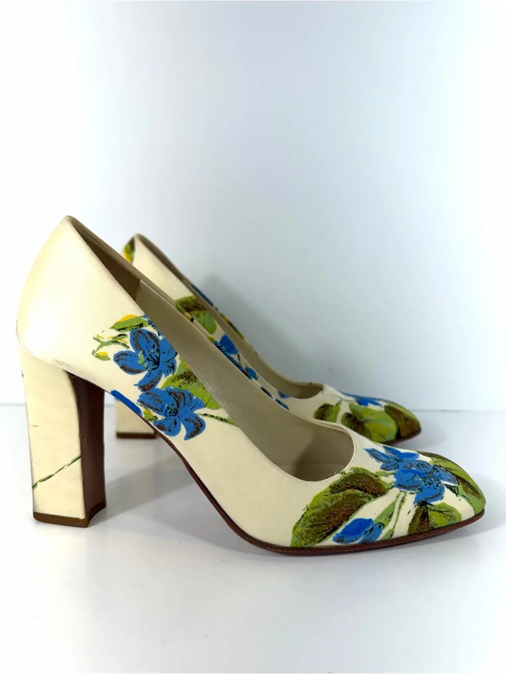 Vintage Prada Floral Print Satin Block Heel Pumps - Cream, Size 38.5 (US 8.5) - Picture 5 of 14